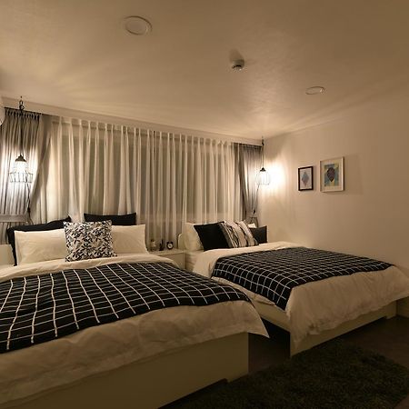Mono House Hongdae 5 Hotel Seoul Bagian luar foto