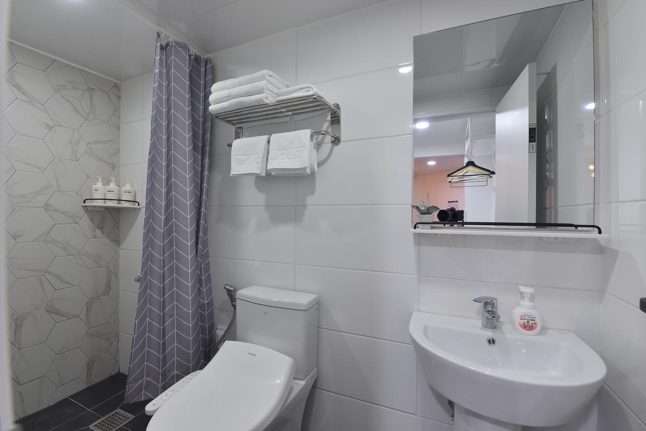 Mono House Hongdae 5 Hotel Seoul Bagian luar foto
