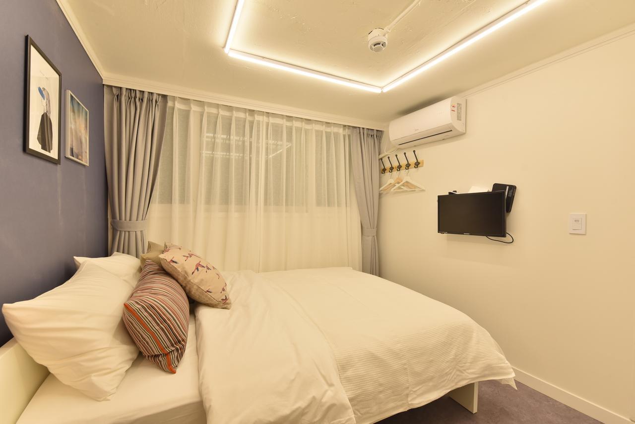 Mono House Hongdae 5 Hotel Seoul Bagian luar foto