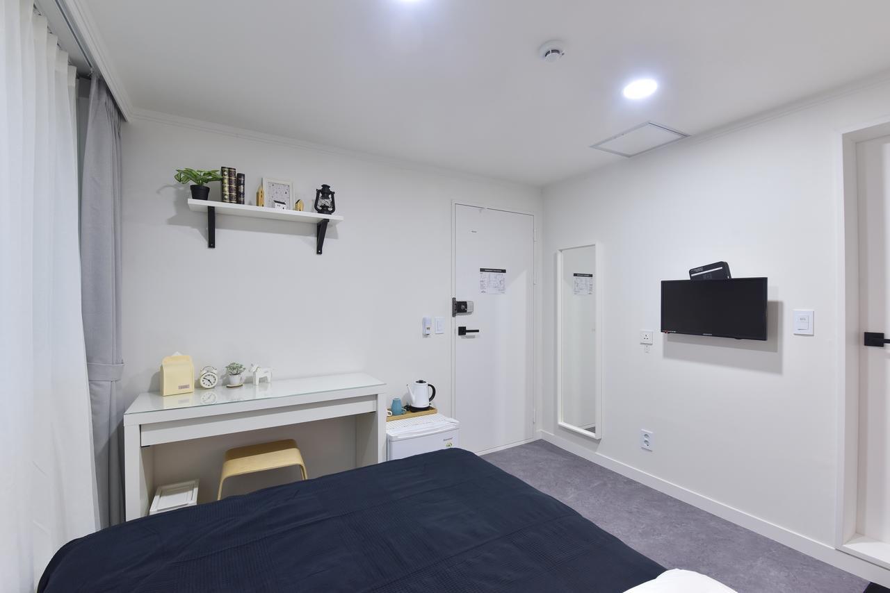 Mono House Hongdae 5 Hotel Seoul Bagian luar foto