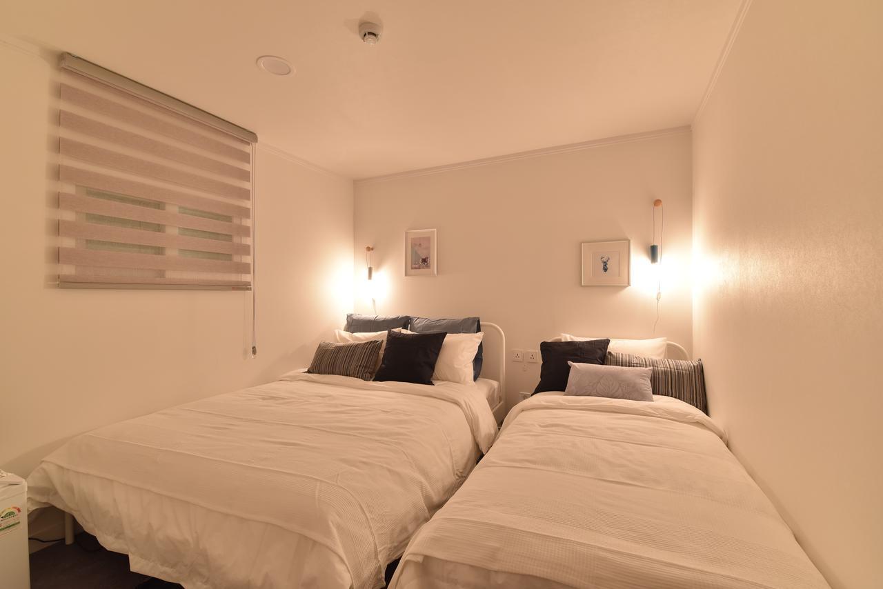 Mono House Hongdae 5 Hotel Seoul Bagian luar foto