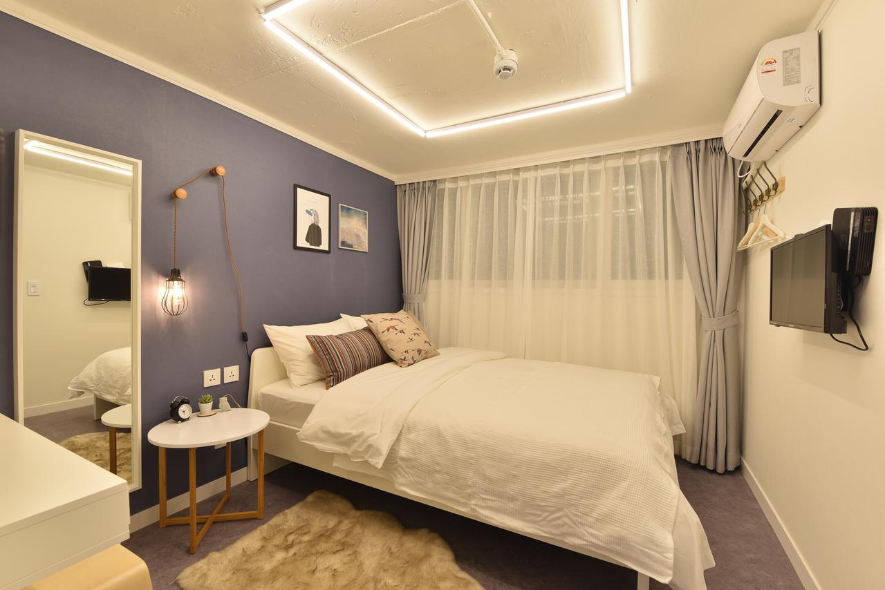 Mono House Hongdae 5 Hotel Seoul Bagian luar foto