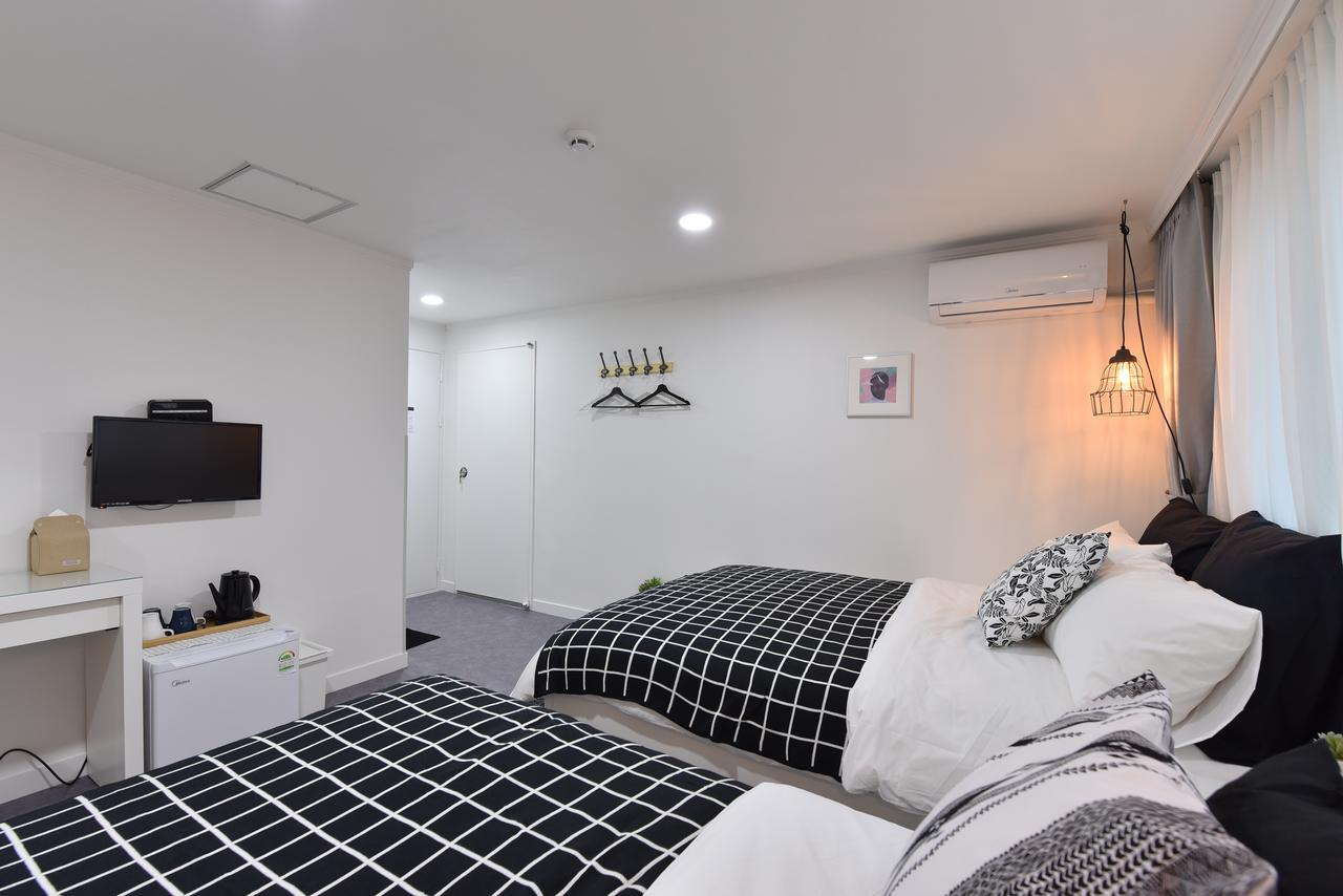 Mono House Hongdae 5 Hotel Seoul Bagian luar foto