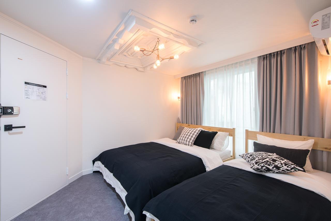 Mono House Hongdae 5 Hotel Seoul Bagian luar foto