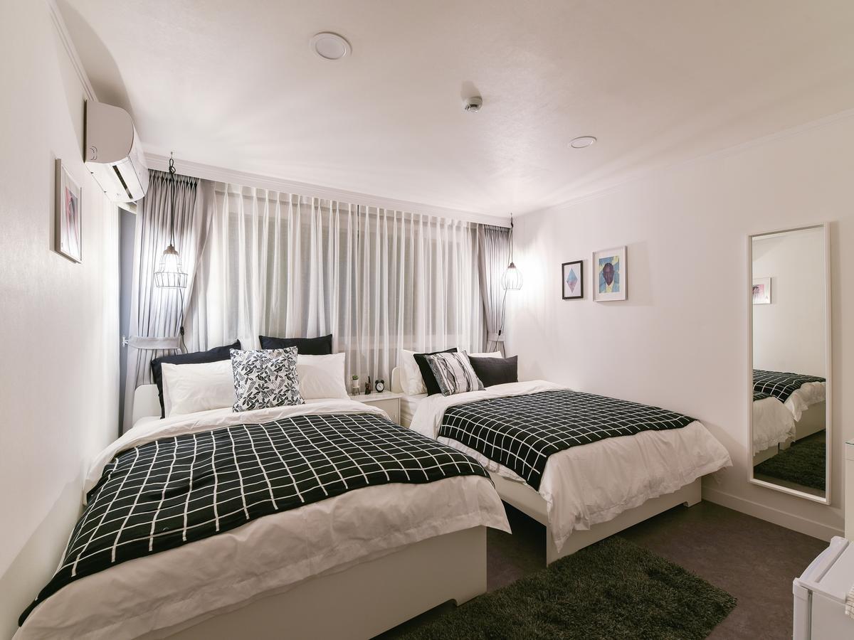 Mono House Hongdae 5 Hotel Seoul Bagian luar foto